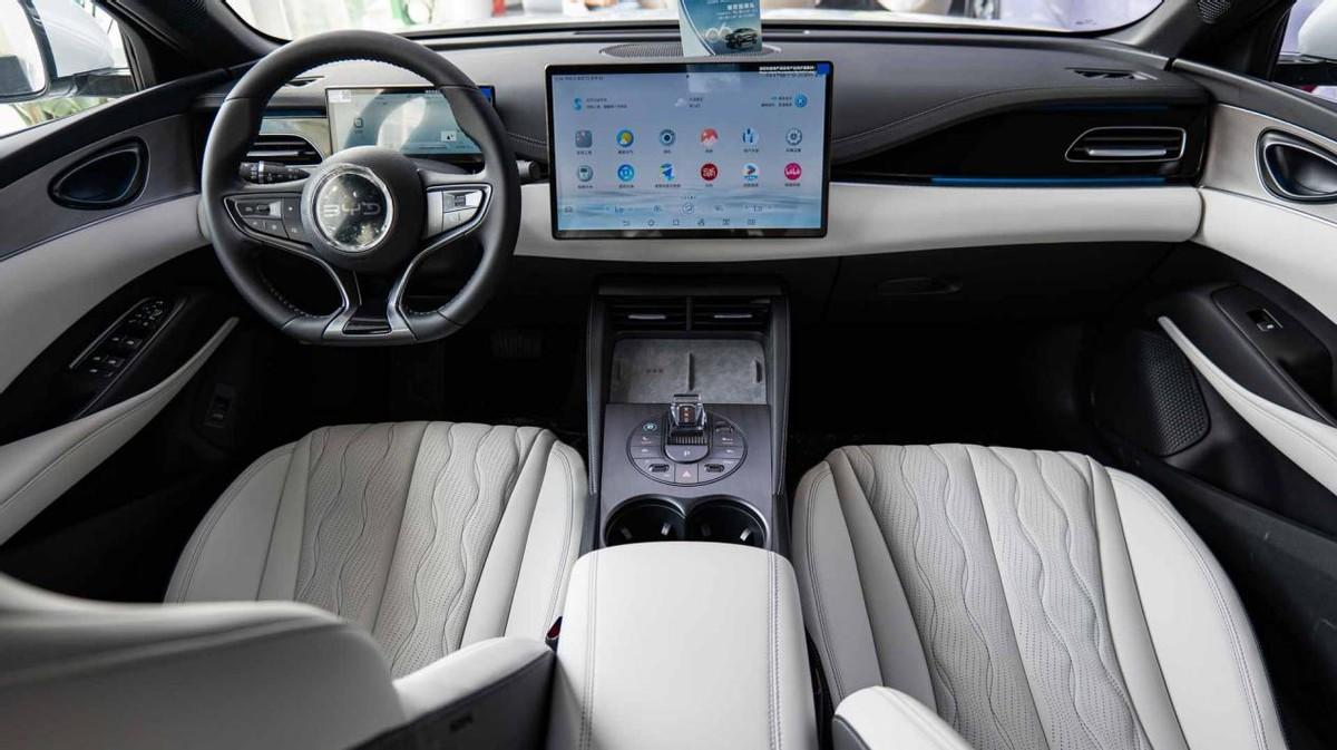 十萬級新能源轎車推薦,海豹06 DM-i技術王炸,銀河L6車機出彩