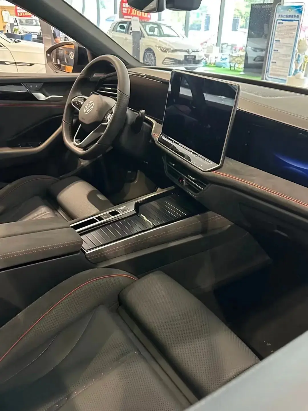 全新一代邁騰真的太贊了!它完全展現出了德系車一如既往的高品質