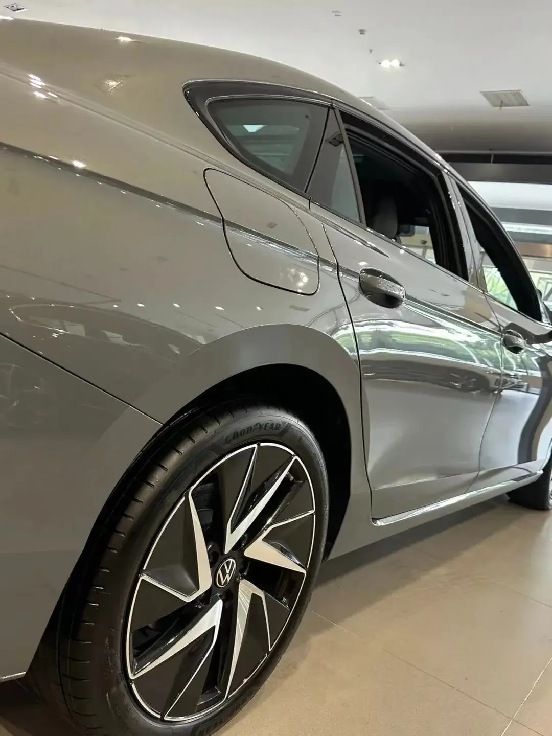 全新一代邁騰真的太贊了!它完全展現出了德系車一如既往的高品質