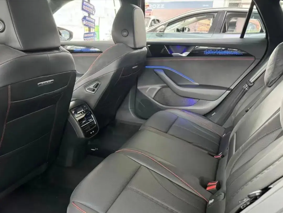 全新一代邁騰真的太贊了!它完全展現出了德系車一如既往的高品質