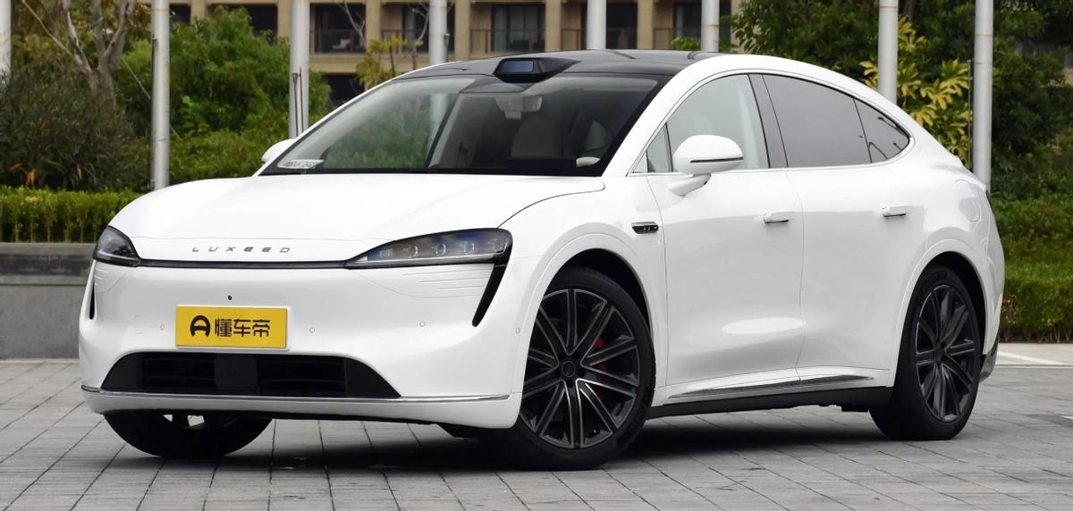 3.9s破百,搭華為巨鯨電池,配800V快充,智界R7這車如何?