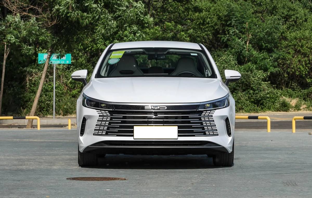 比亞迪又開(kāi)卷了!7萬(wàn)多,車(chē)長(zhǎng)近4米8,油耗158L,續(xù)航1245千米