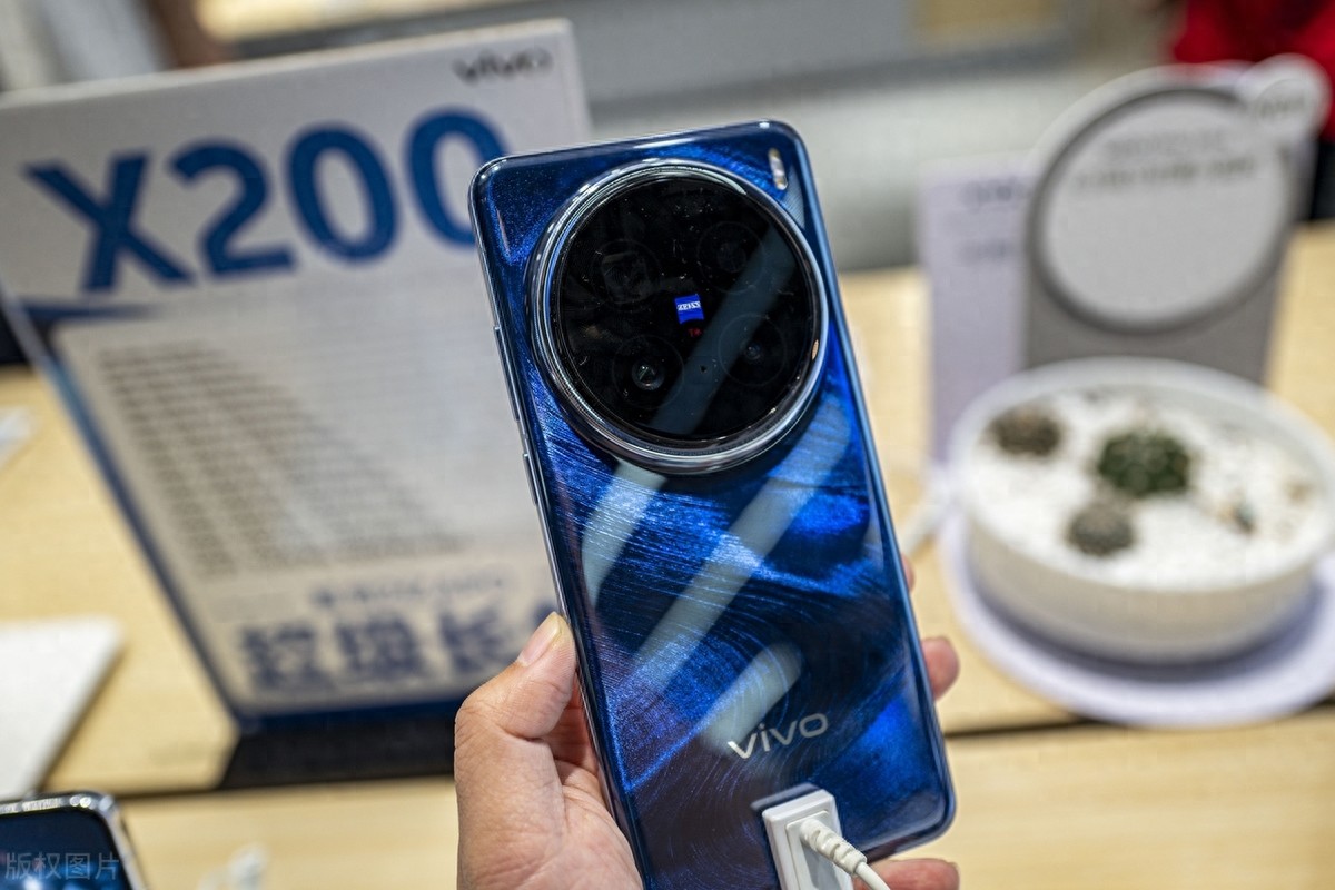vivo算改變了,x200s和x200ultra會(huì)一起出現(xiàn),沒(méi)第三個(gè)版本出現(xiàn)了