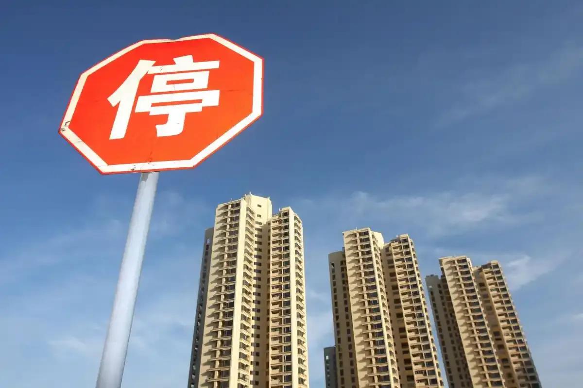道破樓市真相,2025年起房?jī)r(jià)是漲還是跌?放長(zhǎng)雙眼來(lái)觀看吧!