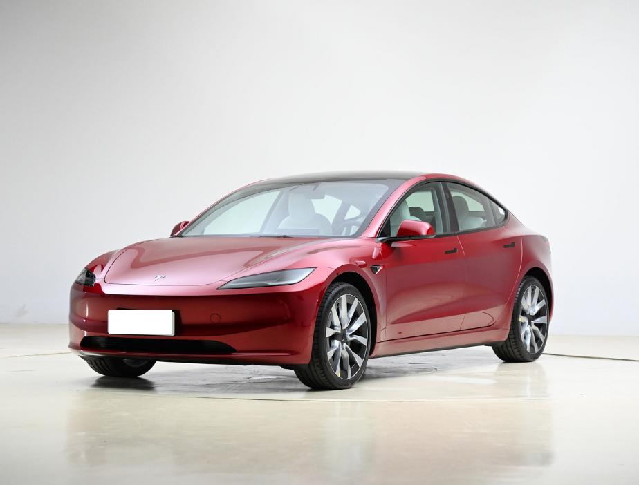 預算25萬,你們選奧迪A4L,還是選特斯拉Model 3呢?