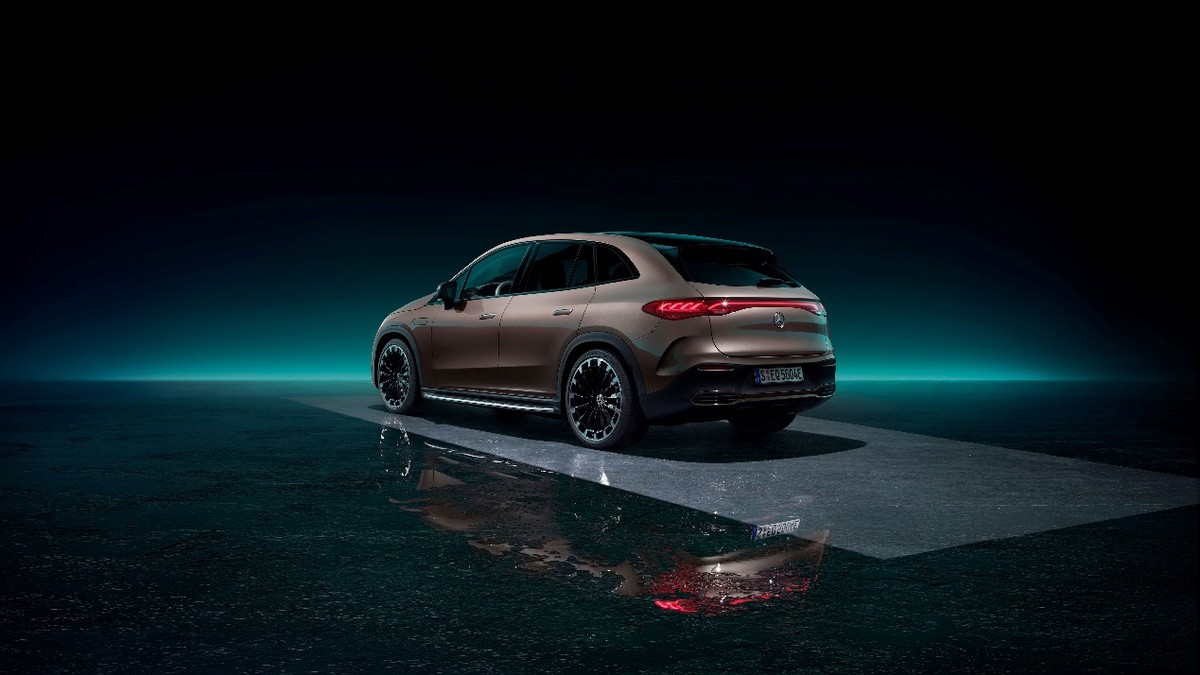 梅賽德斯奔馳 EQE SUV 成為豪華 SUV 標(biāo)桿的 10 個(gè)理由