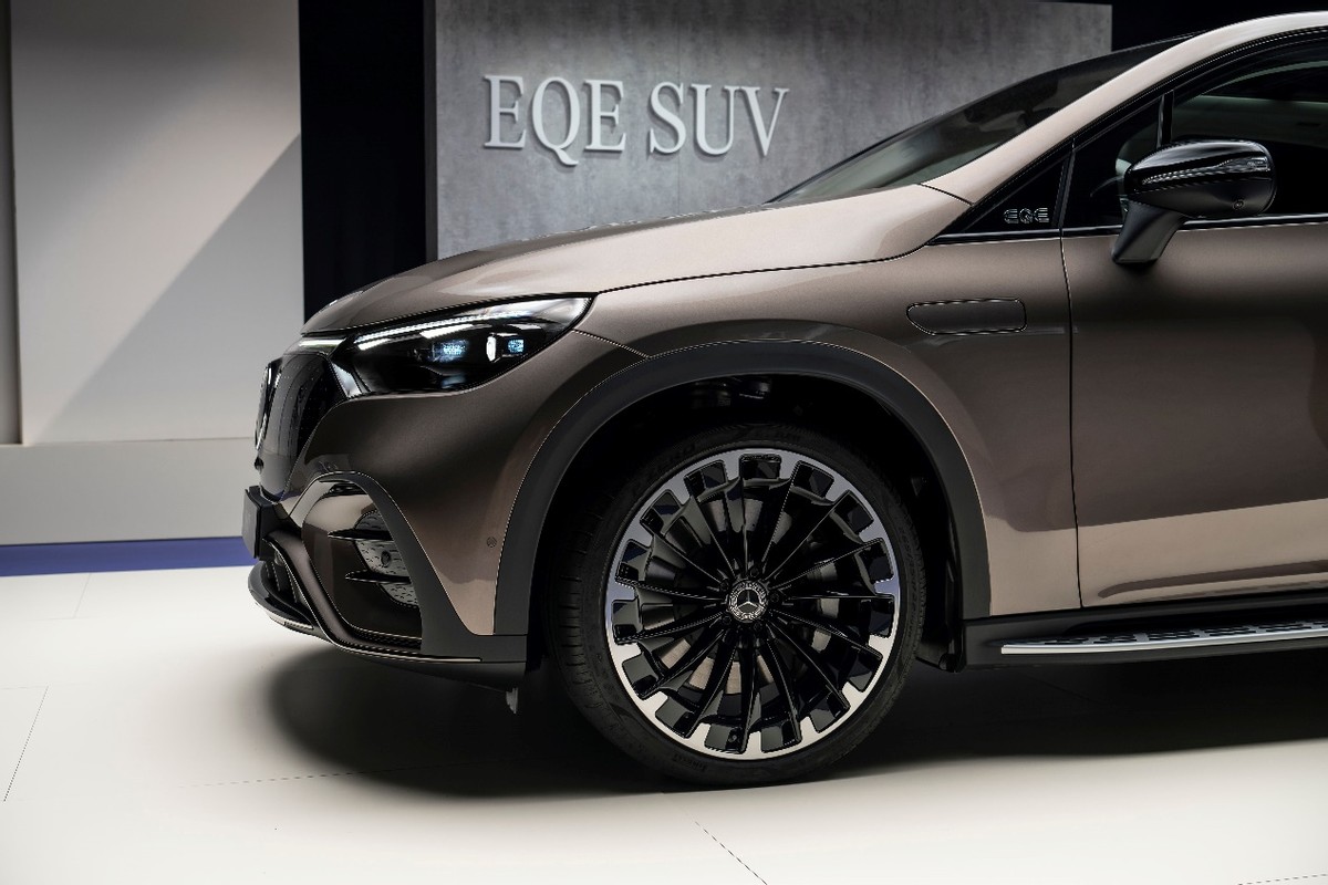 梅賽德斯奔馳 EQE SUV 成為豪華 SUV 標(biāo)桿的 10 個(gè)理由
