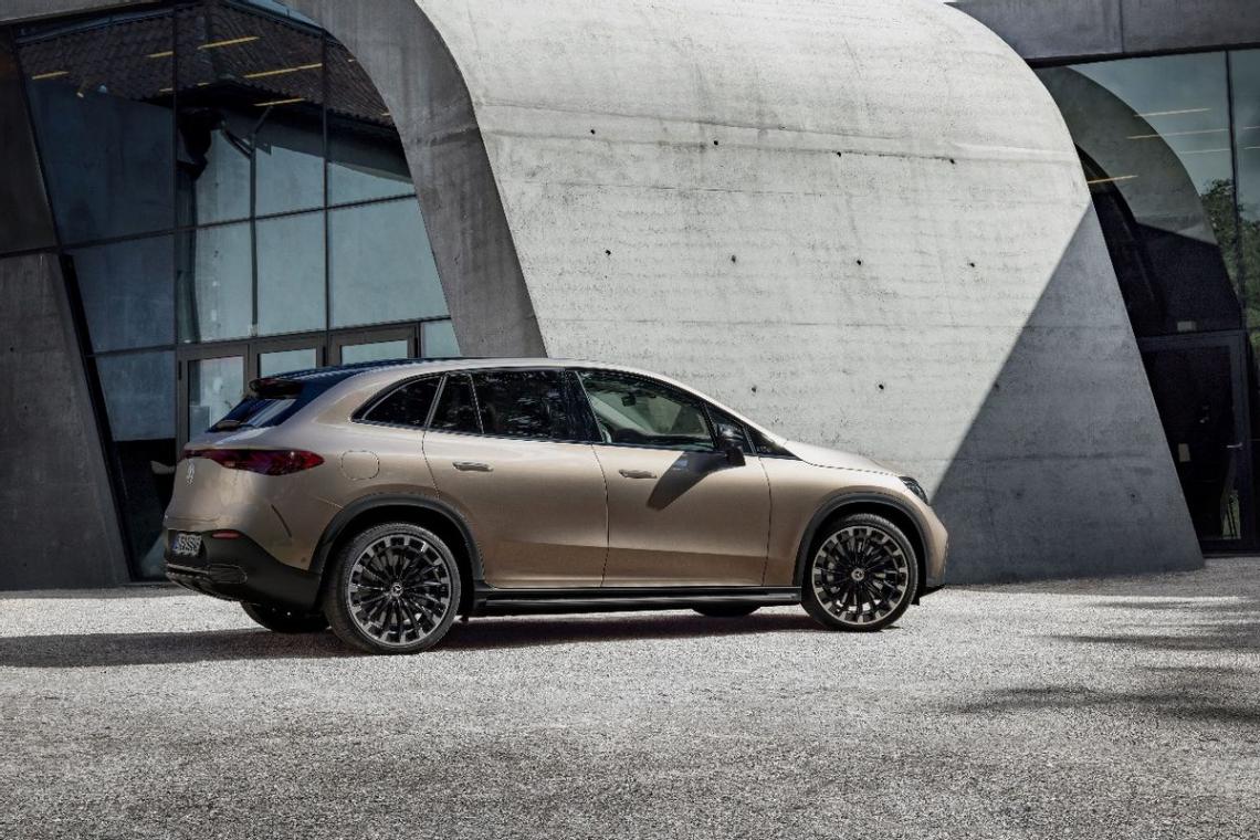 梅賽德斯奔馳 EQE SUV 成為豪華 SUV 標(biāo)桿的 10 個(gè)理由