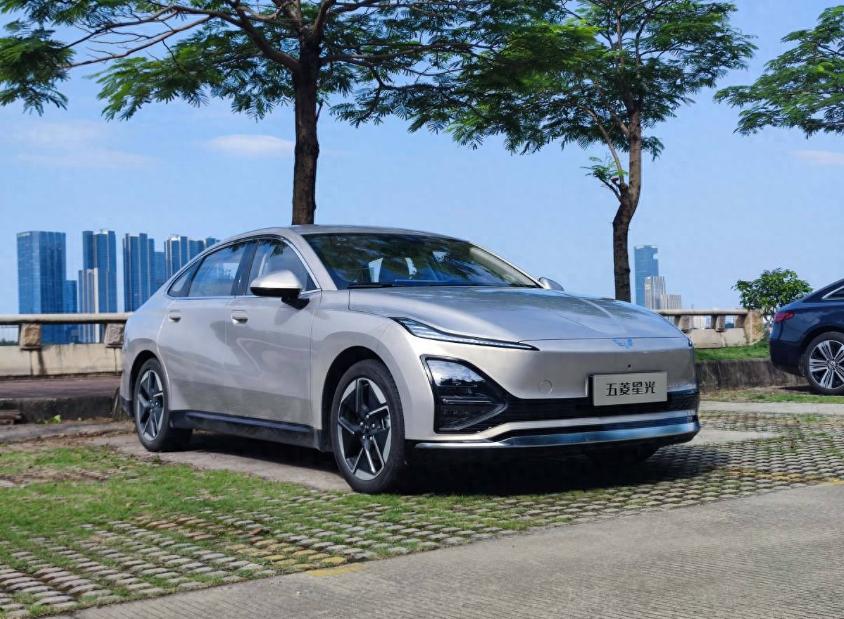 10萬級就能滿足多種用車場景需求,這你敢信?五菱XING光你值得擁有