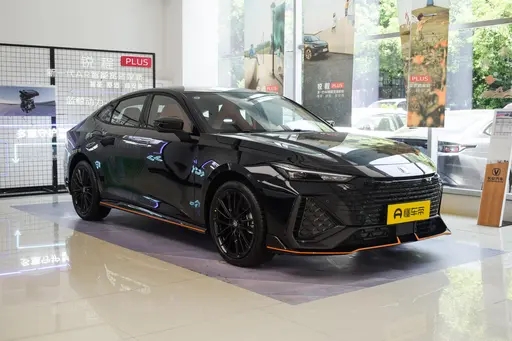領克03冠軍版VS長安UNI-V,2.0T+四驅,動力智能雙升級,怎么選?